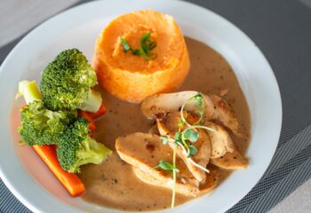 Chicken Pepper Brandy with Sweet Potato Mash and Vegetables