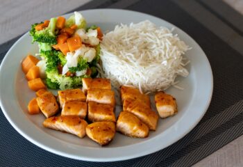 Sweet Chilli Salmon Bites with Basmati Rice and Vegetables