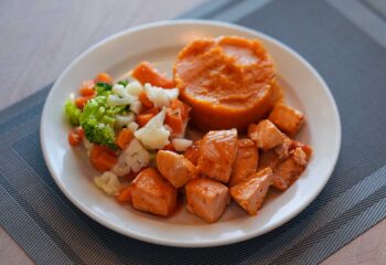 Sweet Chilli Salmon Bites with Sweet Potato Mash and Vegetables