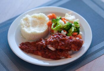 White Fish in Tomato Sauce with Cauliflower Rice and Vegetables