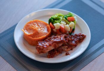 White Fish in Tomato Sauce with Sweet Potato Mash and Vegetables